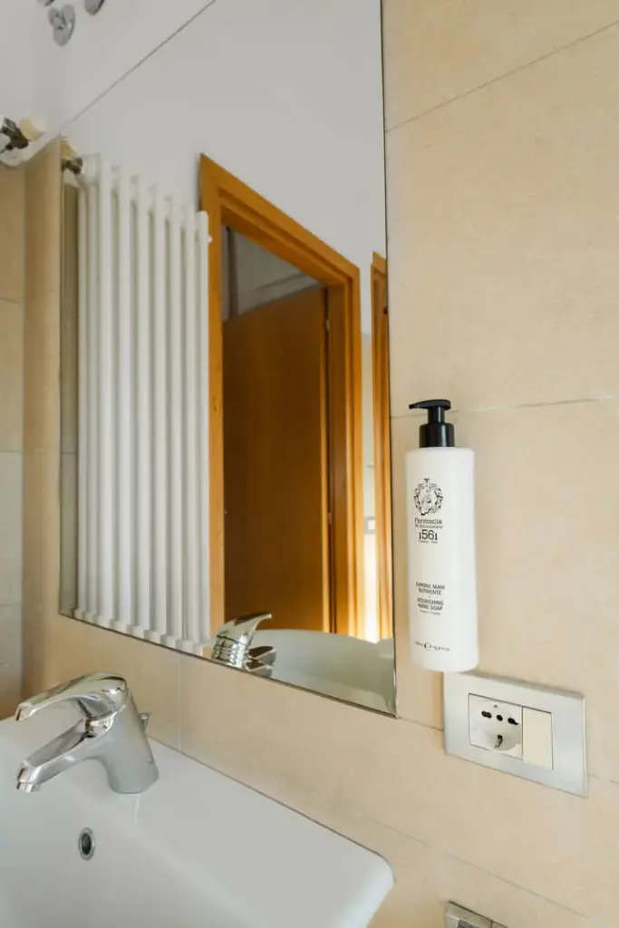 Bagno moderno ed elegante Hotel Touring