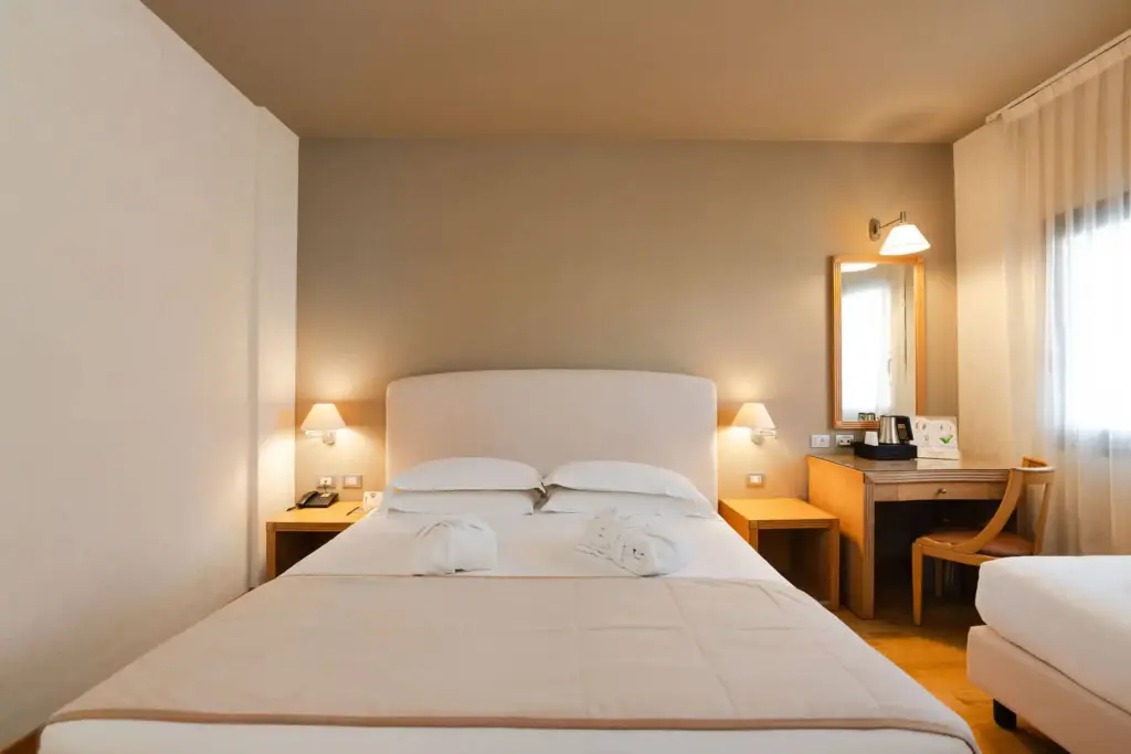 Elegante camera da letto accogliente