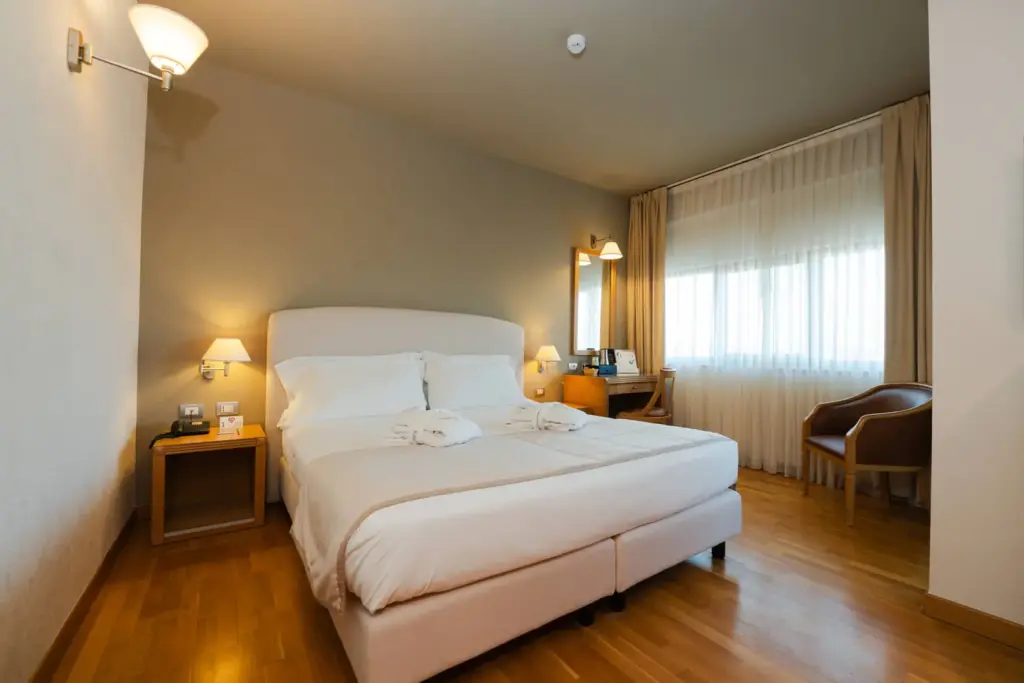 Accogliente camera con letto matrimoniale