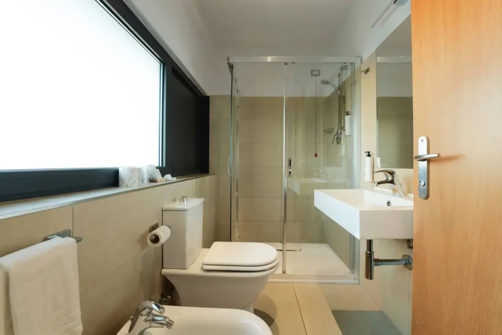 Bagno moderno e rilassante dell'hotel